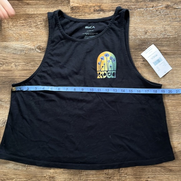 NWT RVCA Cropped Tank - Picture 8 of 8